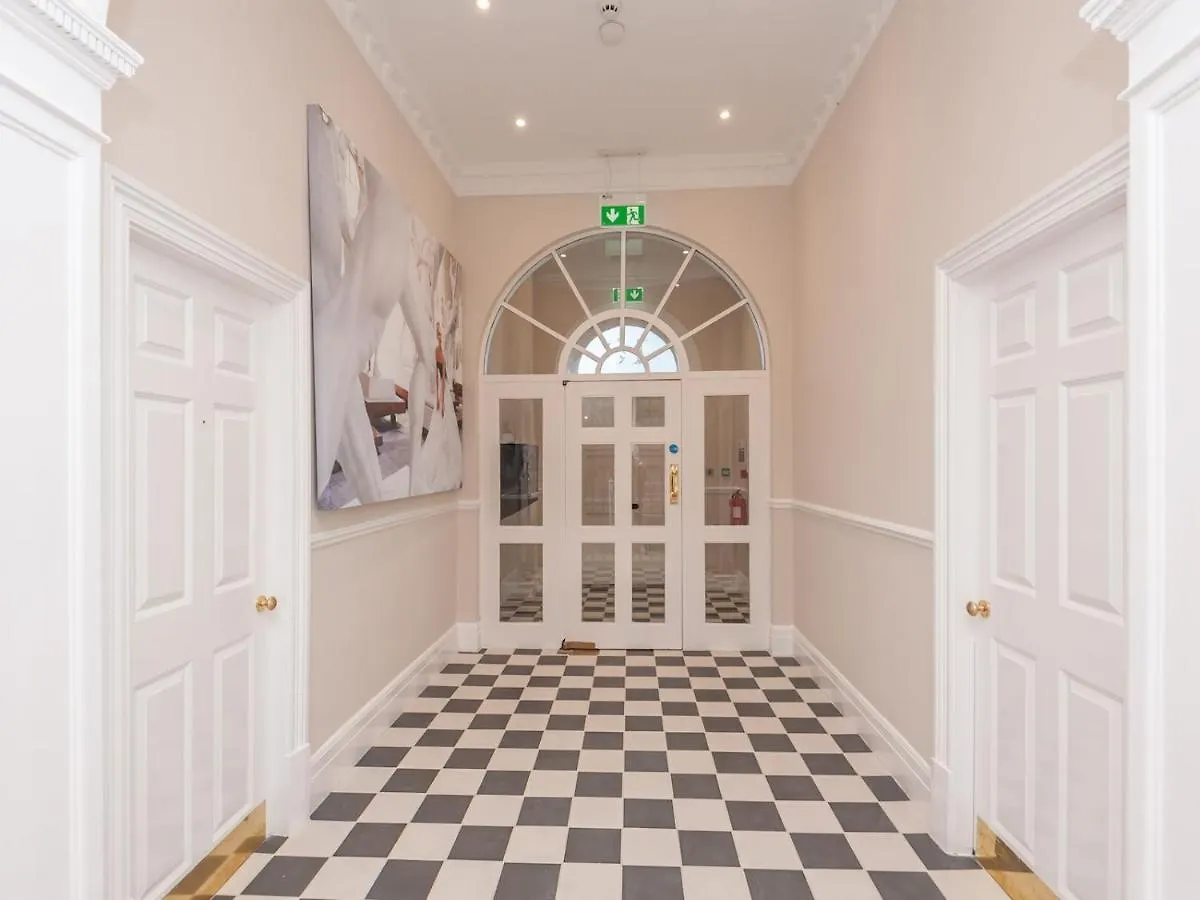 Luxury Pad Leeds Centre With Hot Tub Pass The Keys Apartment  Leeds (West Yorkshire)