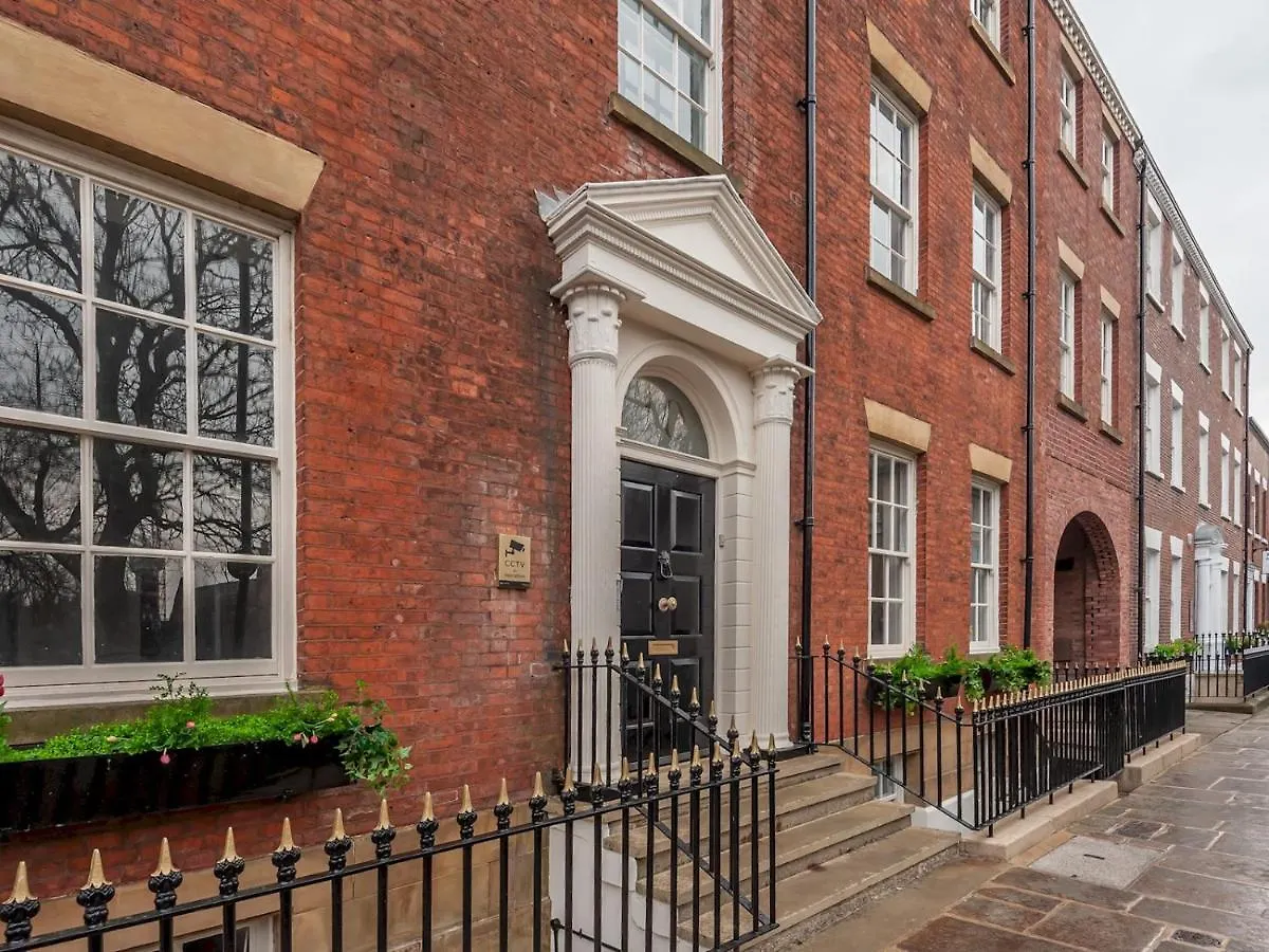 Luxury Pad Leeds Centre With Hot Tub Pass The Keys Apartment