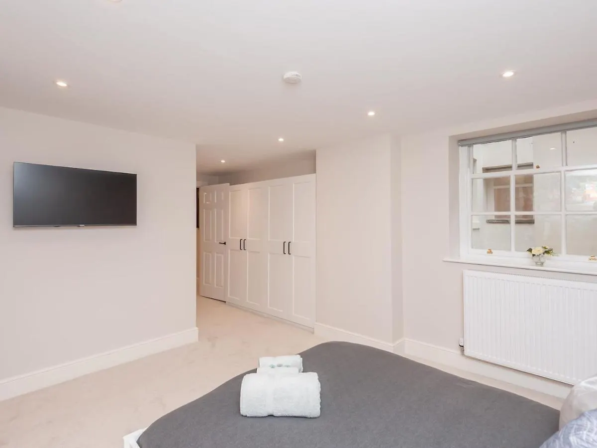 Luxury Pad Leeds Centre With Hot Tub Pass The Keys Apartment United Kingdom