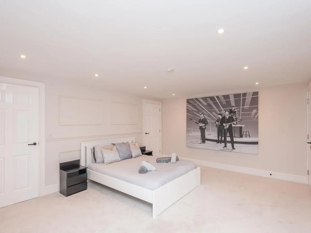 דירות Luxury Pad Leeds Centre With Hot Tub Pass The Keys