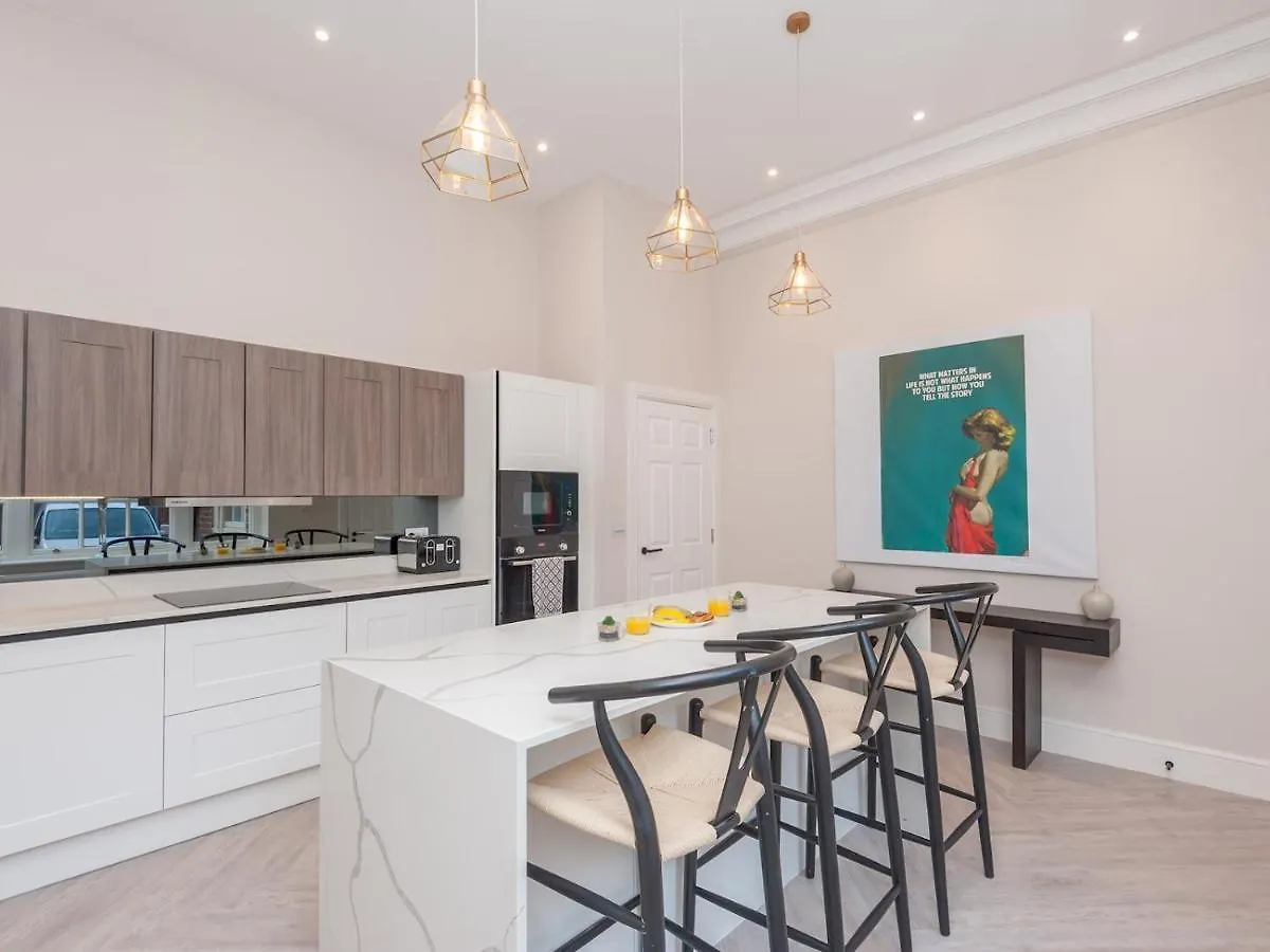 דירות Luxury Pad Leeds Centre With Hot Tub Pass The Keys בריטניה