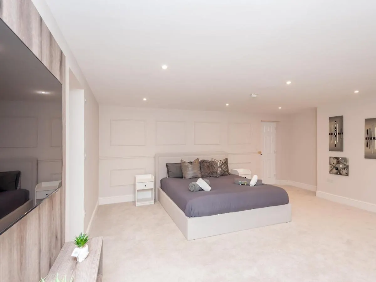 דירות Luxury Pad Leeds Centre With Hot Tub Pass The Keys
