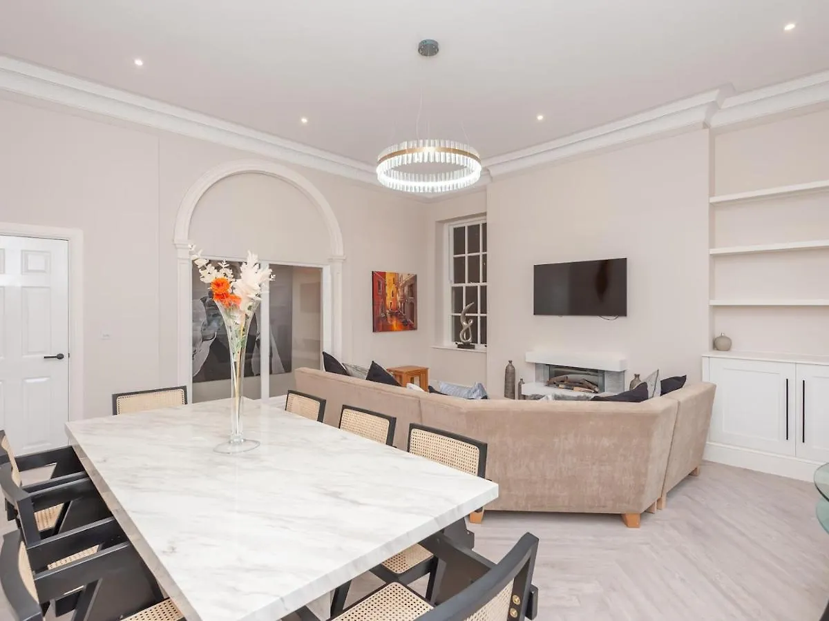 דירות Luxury Pad Leeds Centre With Hot Tub Pass The Keys 0*, לידס בריטניה