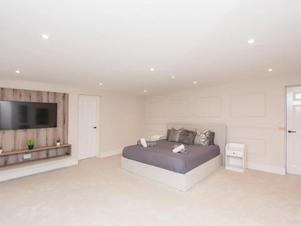 דירות Luxury Pad Leeds Centre With Hot Tub Pass The Keys  לידס