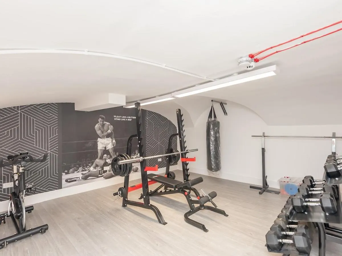 Luxury Pad Leeds Centre With Hot Tub Pass The Keys Apartment